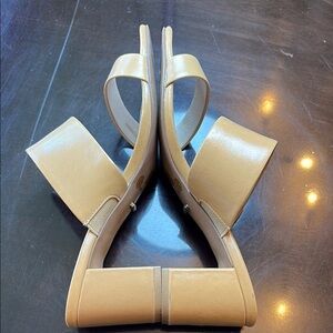 👞👞42 Gold Women's Tan block Heeled 2.25” Sandals